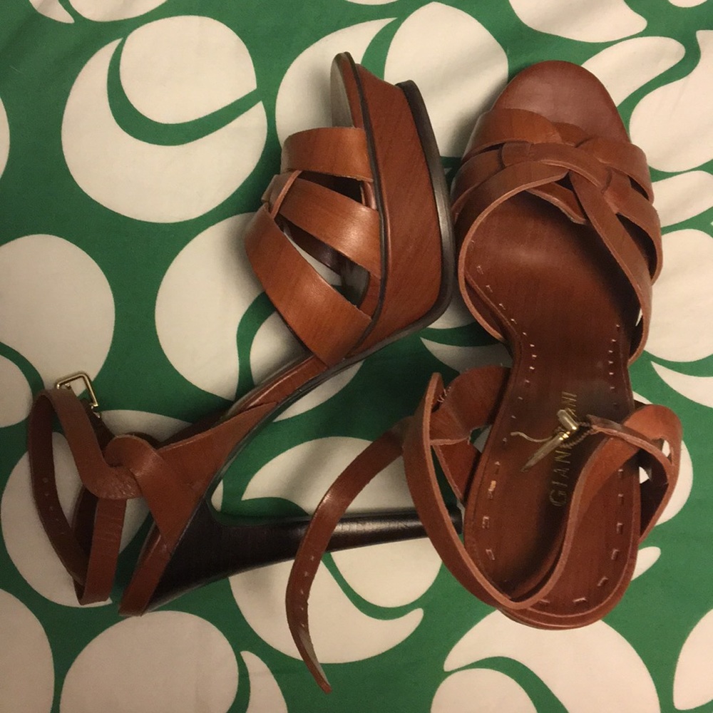 Gianni Bini brown heels